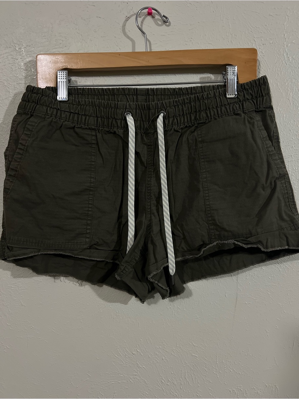 Women’s Vuori Elastic-Waist Casual Shorts - Olive Green size Medium
